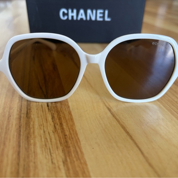 CHANEL White Sunglasses with Brown Lenses.  New In Box.  Square Style. - Picture 2 of 11